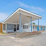 *Happy Place* Renovated Studio Pool & Beach Access